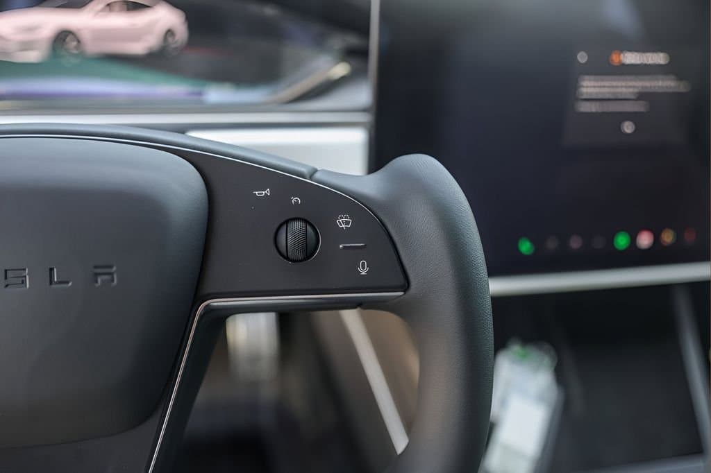 2022 Tesla Model S - Image 10