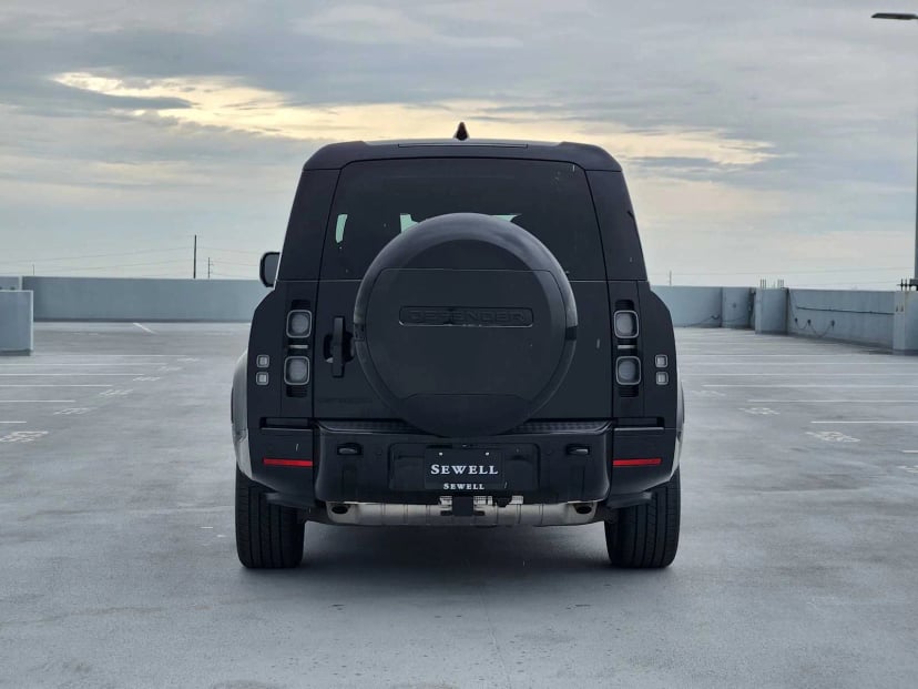 2024 Land Rover Defender - Image 6