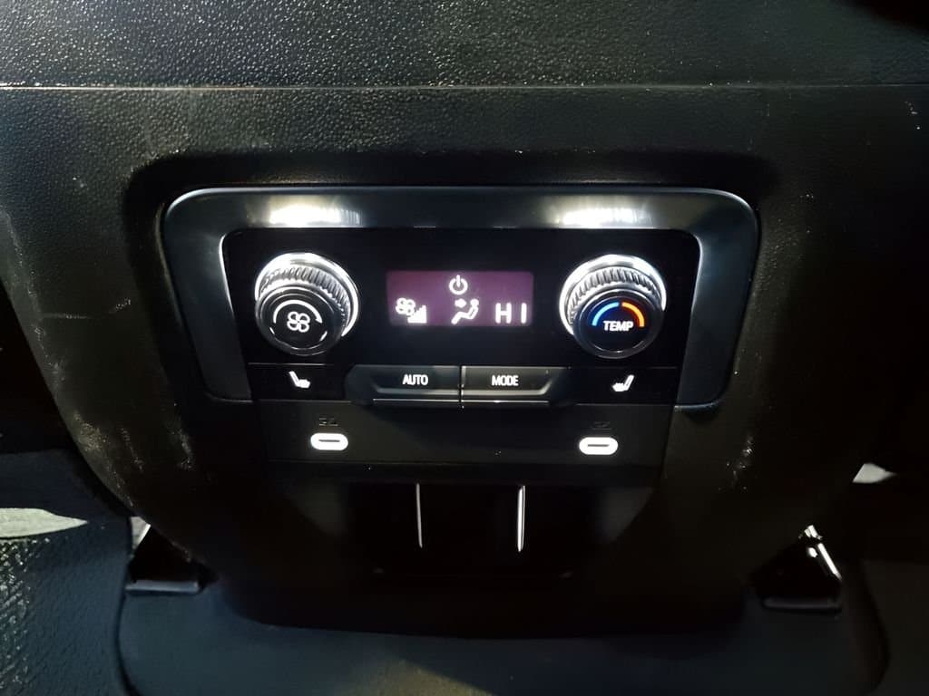 2023 GMC Yukon - Image 21