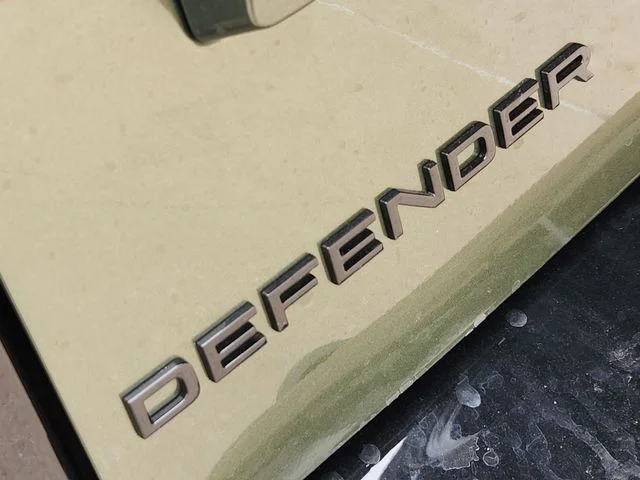 2026 Land Rover Defender 110 - Image 8