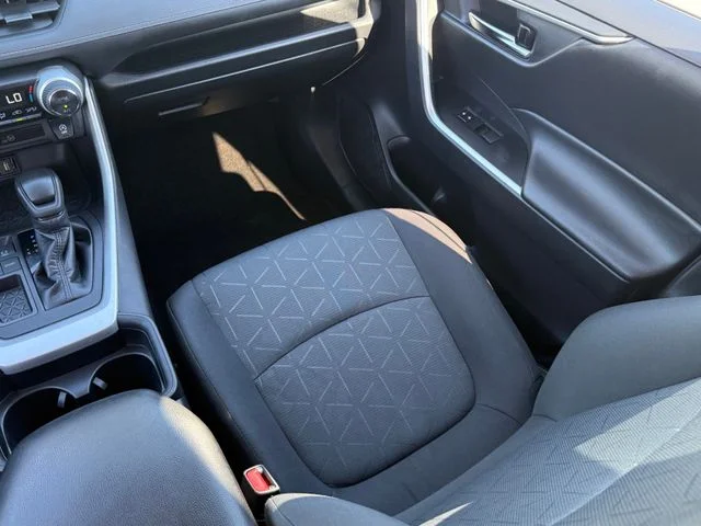 2021 Toyota RAV4 - Image 20