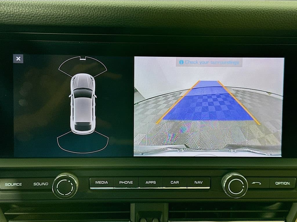 2020 Porsche Macan - Image 14