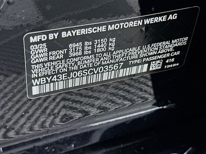 2025 BMW i7 - Image 24