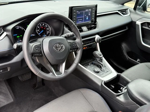 2022 Toyota RAV4 Hybrid - Image 9