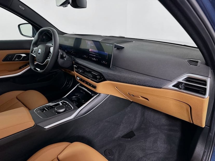 2025 BMW 3 Series - Image 30