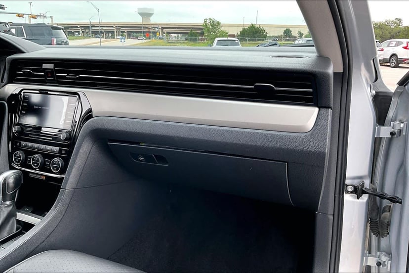 2020 Volkswagen Passat - Image 17