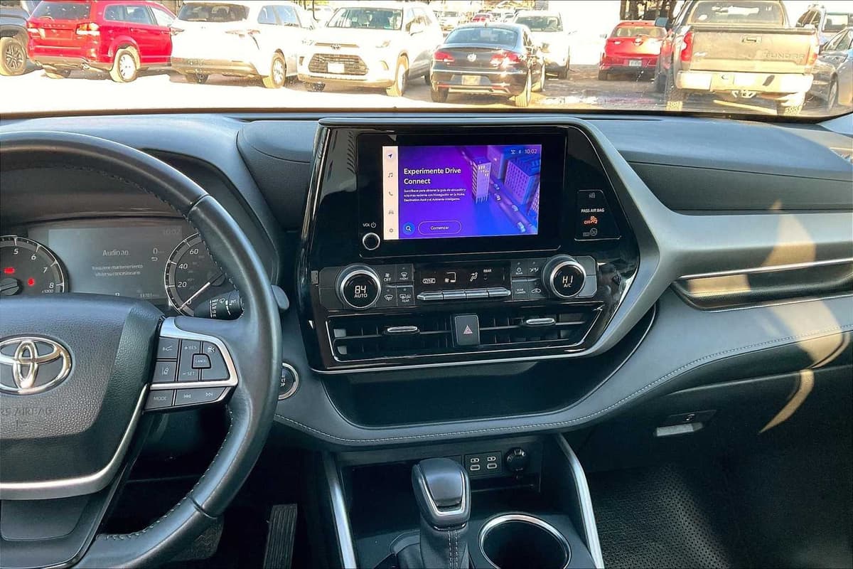 2023 Toyota Highlander - Image 6