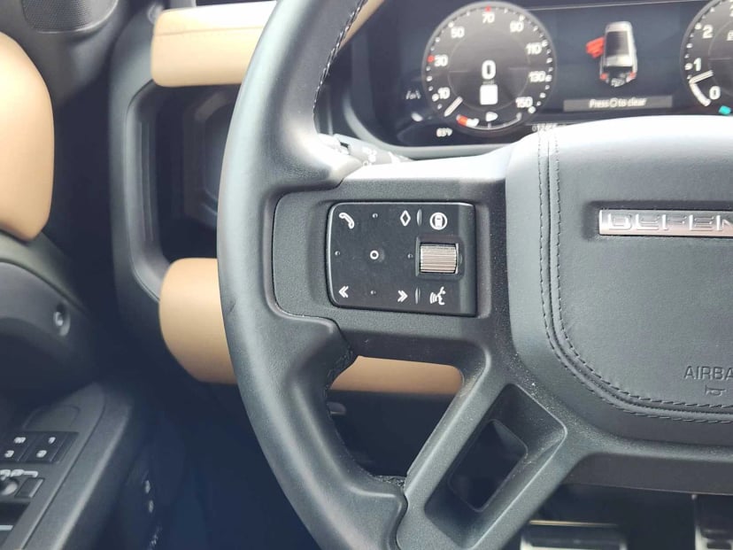 2025 Land Rover Defender - Image 29