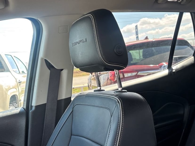 2021 GMC Terrain - Image 12