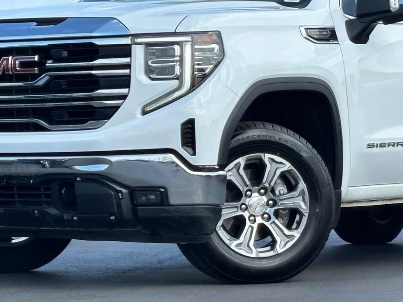 2025 GMC Sierra 1500 - Image 2