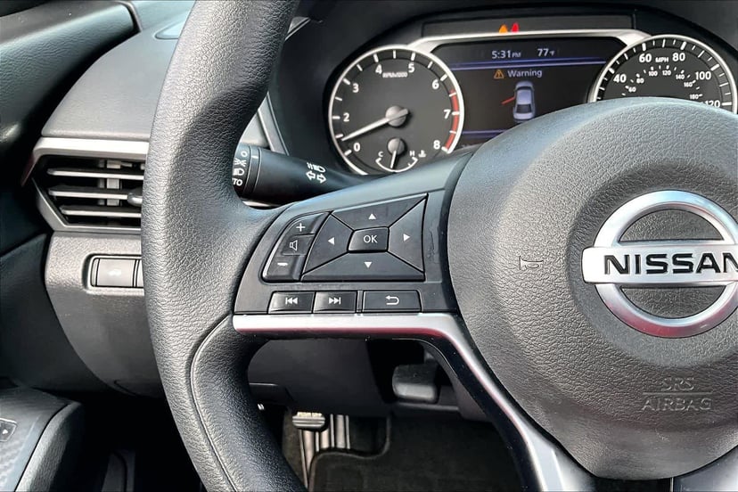 2020 Nissan Altima - Image 24
