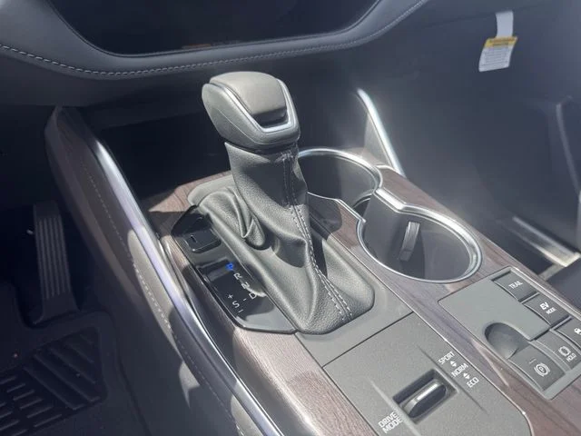 2026 Toyota Highlander Hybrid - Image 15