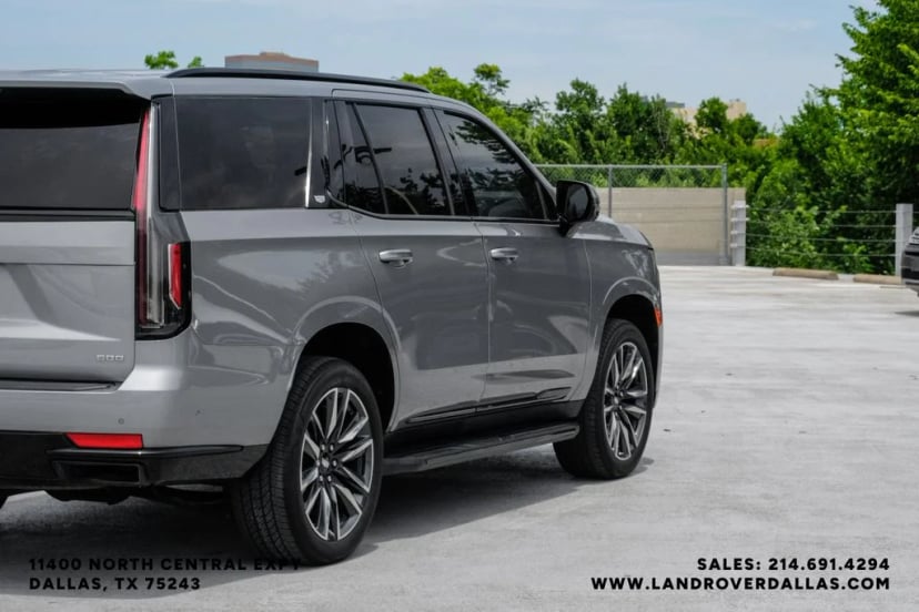 2023 Cadillac Escalade - Image 10