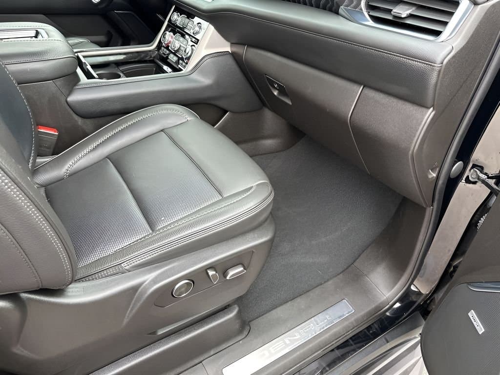 2021 GMC Yukon - Image 16