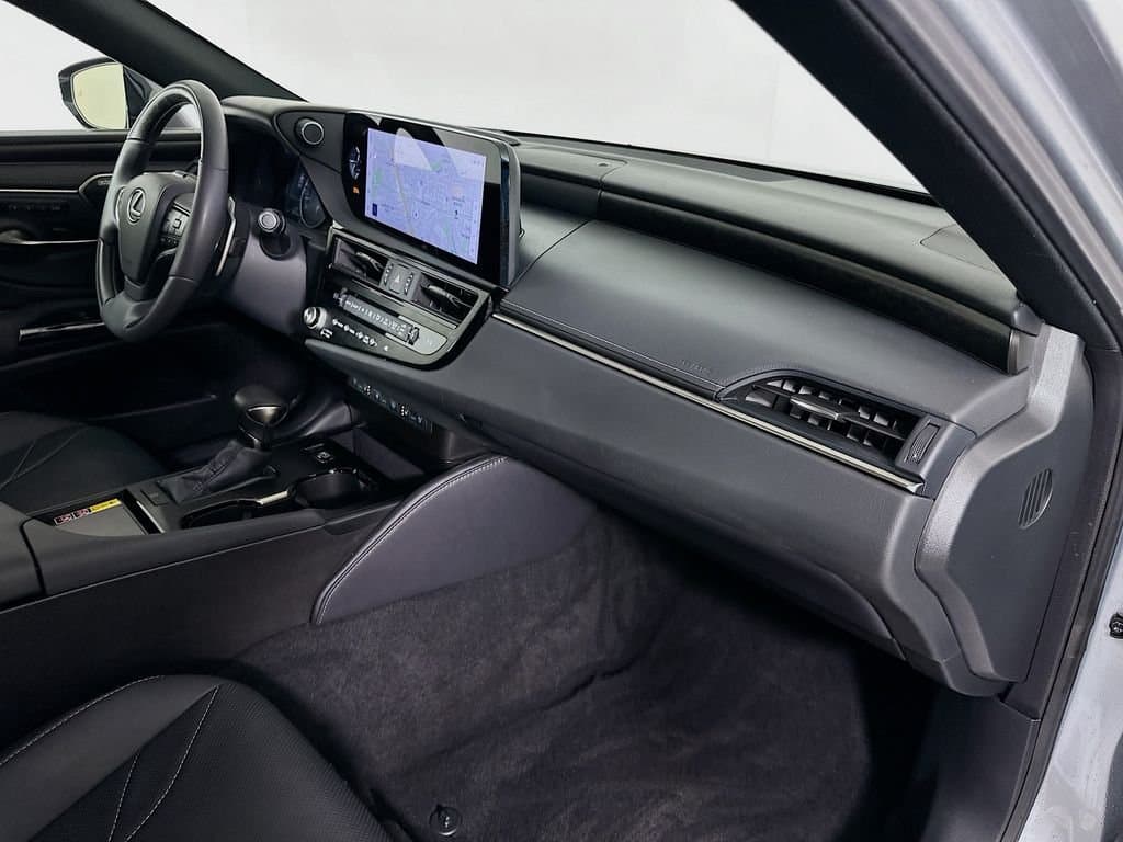 2024 Lexus ES - Image 30