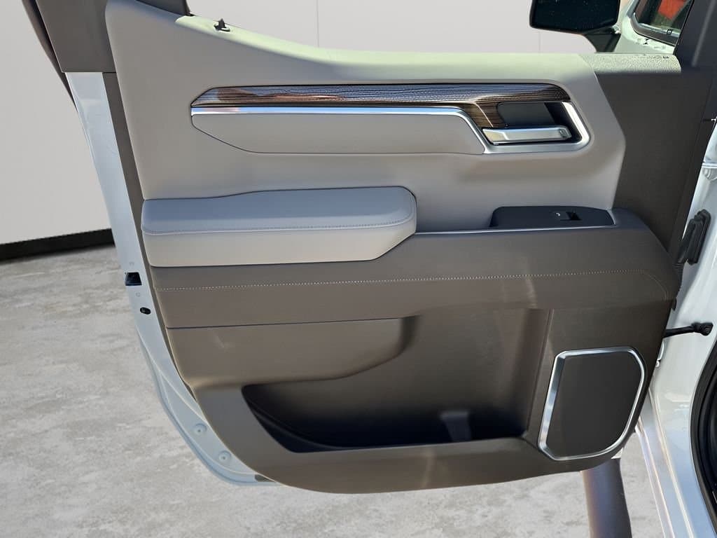 2025 Chevrolet Silverado 1500 - Image 17