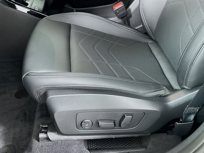 2025 BMW X1 - Image 19