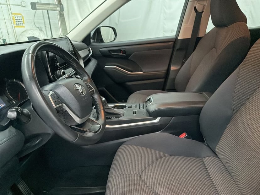 2022 Toyota Highlander - Image 15