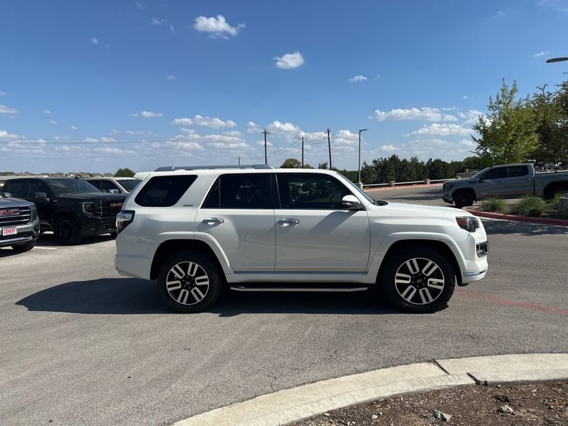 2020 Toyota 4Runner - Image 11