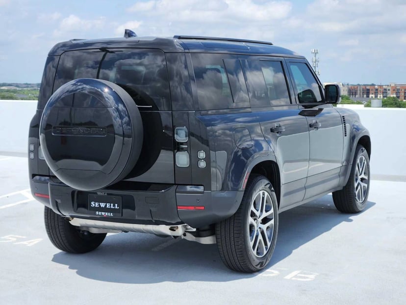 2026 LAND ROVER Defender 110 - Image 5