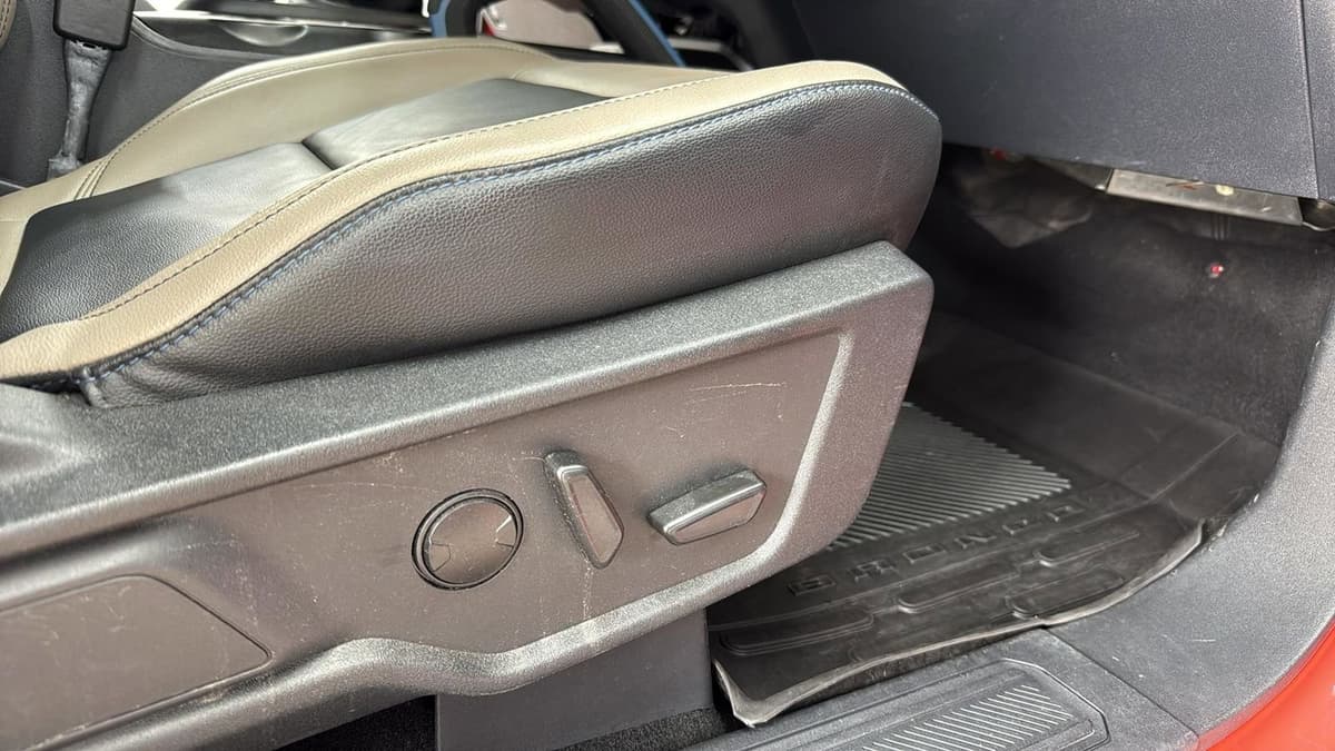 2023 Ford Bronco - Image 25