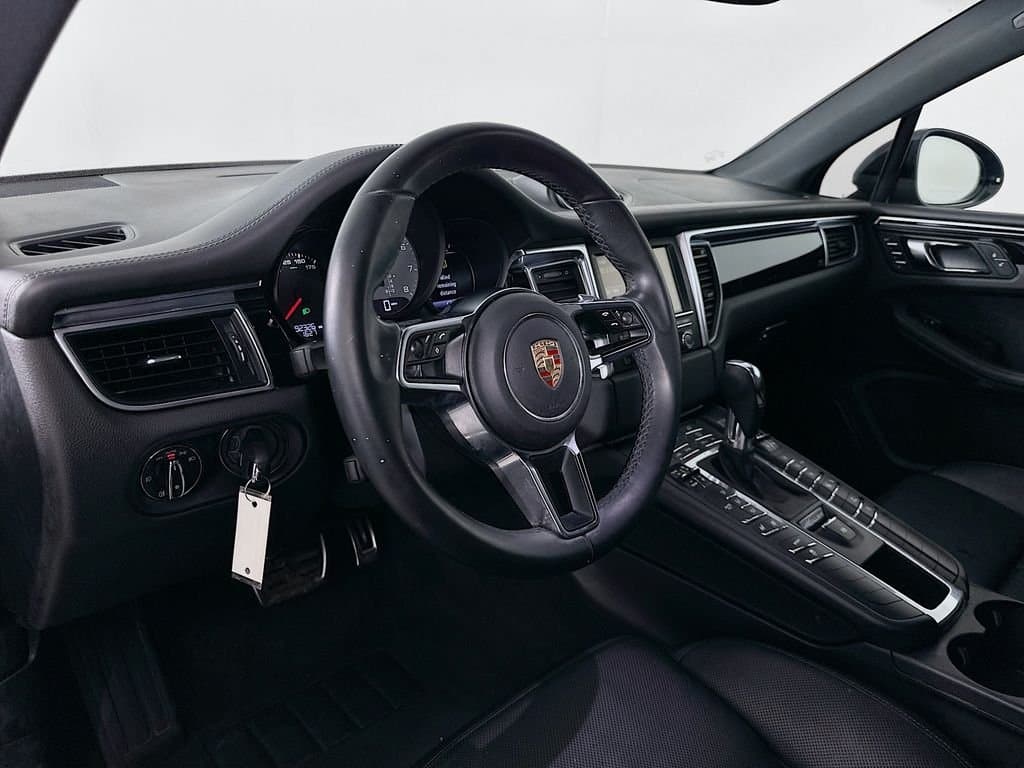 2015 Porsche Macan - Image 9