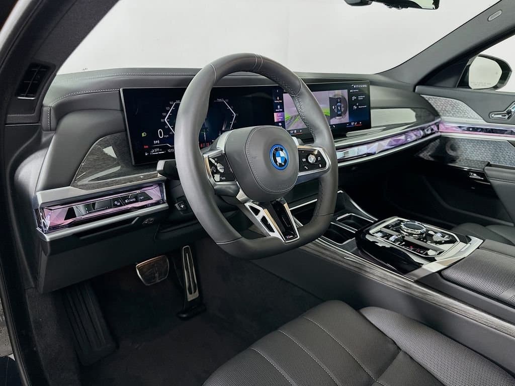 2025 BMW 7 Series - Image 9