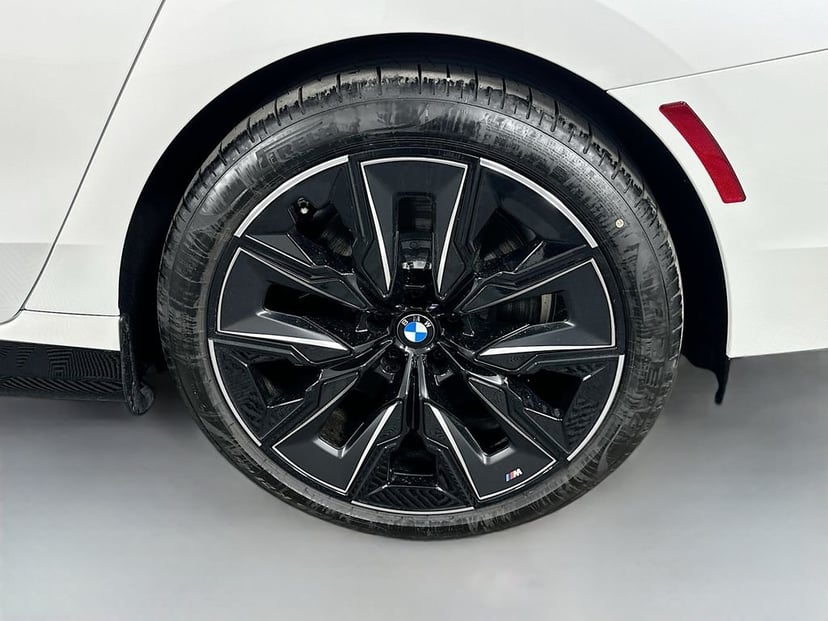 2026 BMW i7 - Image 23