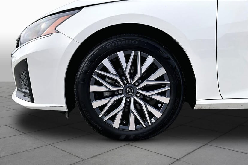 2025 Nissan Altima - Image 11