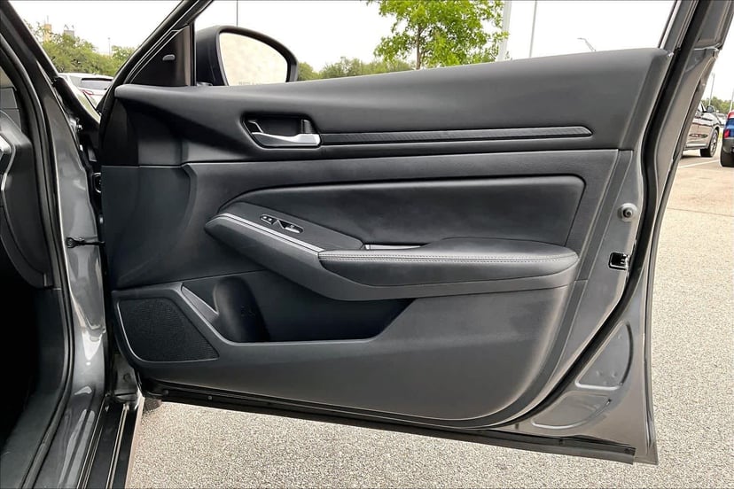 2025 Nissan Altima - Image 23