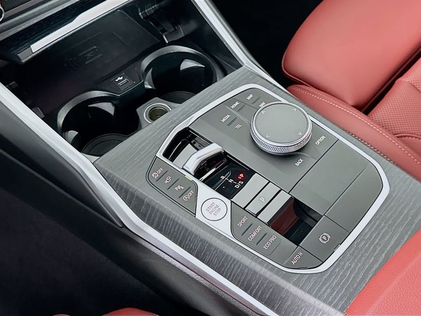 2025 BMW 3 Series - Image 17
