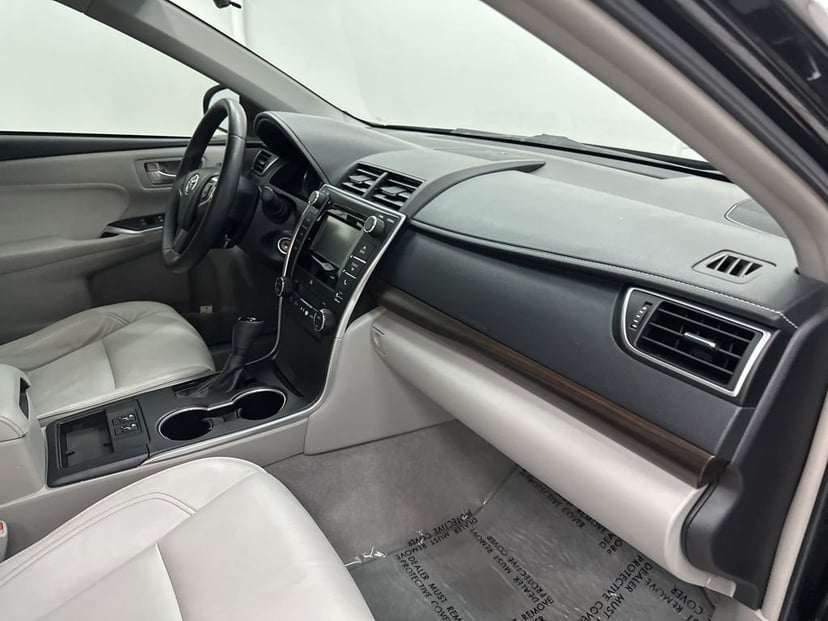 2015 Toyota Camry - Image 22