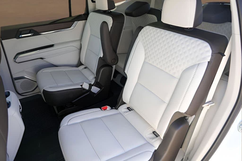 2026 GMC Acadia - Image 23