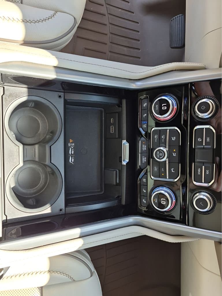 2022 GMC Yukon - Image 40