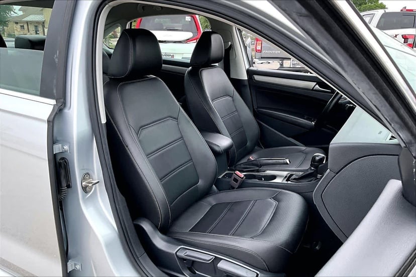 2020 Volkswagen Passat - Image 8
