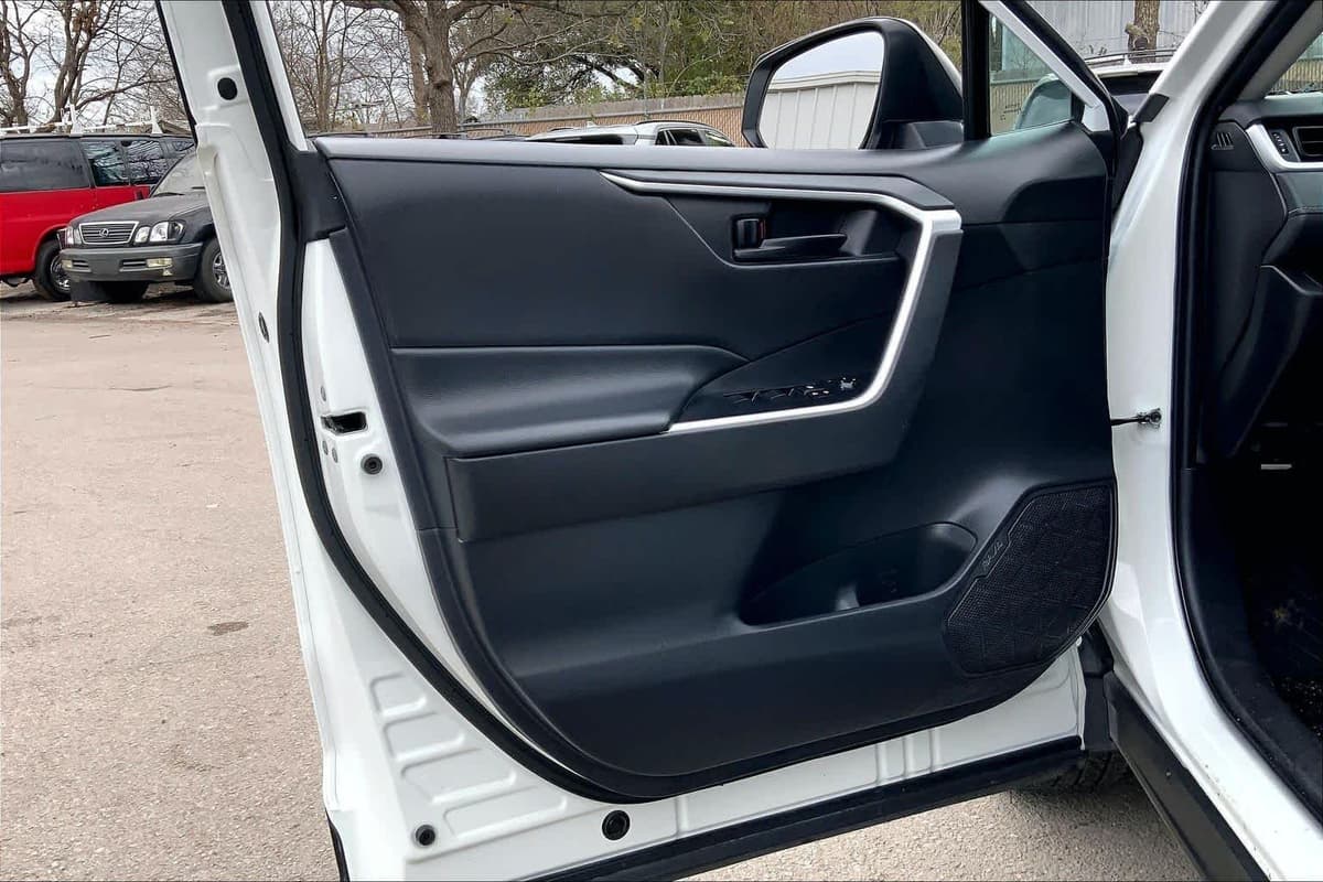 2023 Toyota RAV4 - Image 21