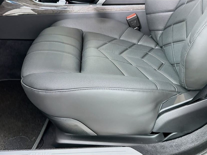 2026 BMW i7 - Image 21