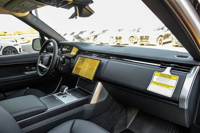 2026 Land Rover Range Rover - Image 12