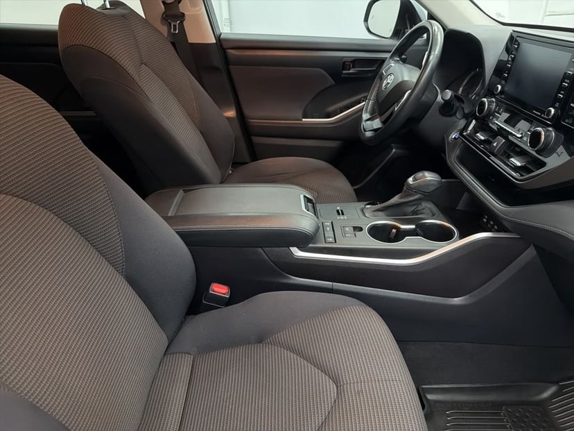 2022 Toyota Highlander - Image 32