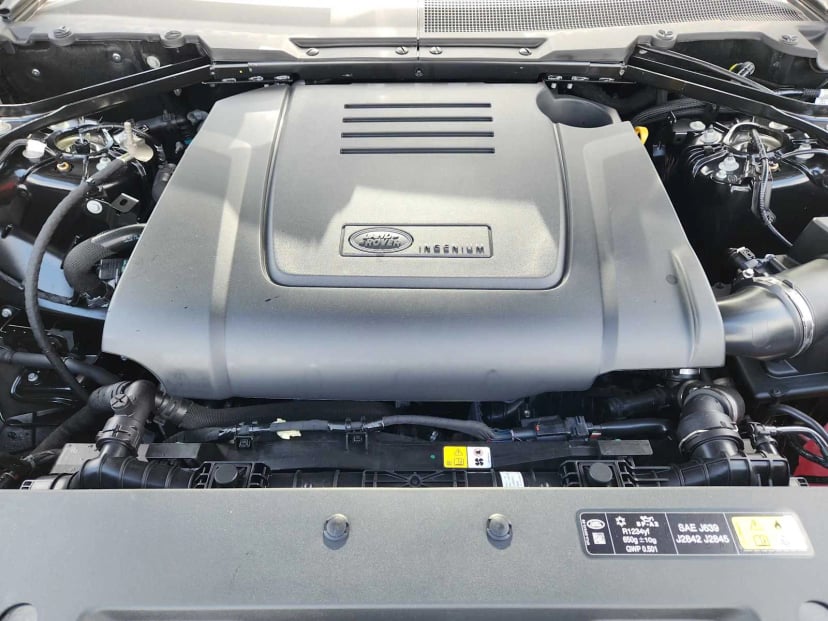 2026 LAND ROVER Defender 110 - Image 32
