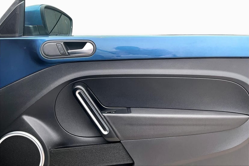 2018 Volkswagen Beetle - Image 20