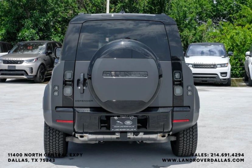 2026 Land Rover Defender 110 - Image 9