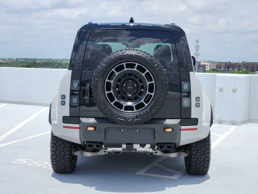2026 LAND ROVER Defender 110 - Image 6