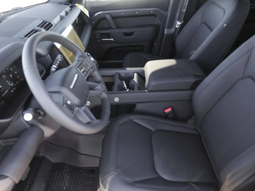 2026 Land Rover Defender 110 - Image 15