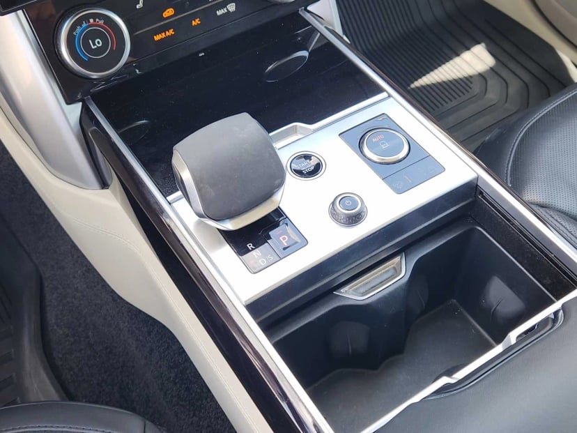 2023 Land Rover Range Rover - Image 20