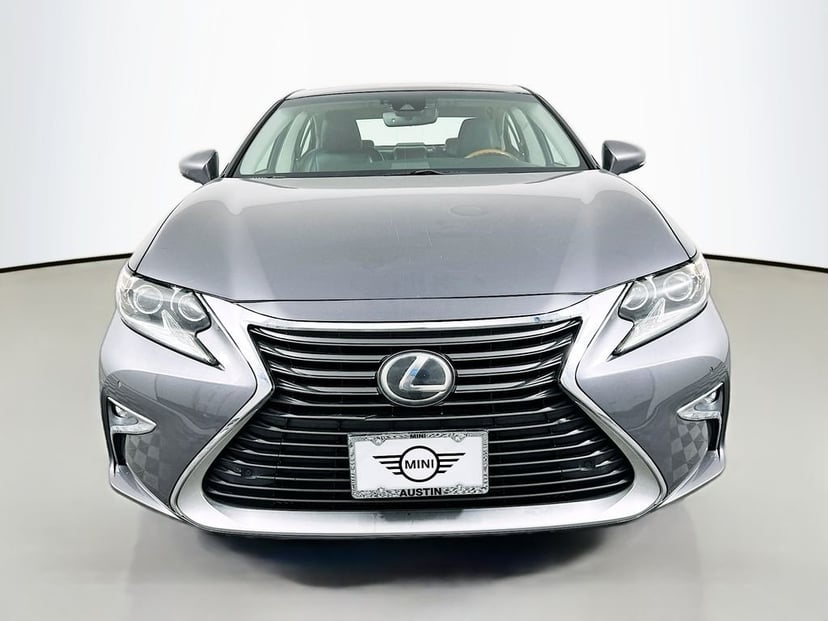 2017 Lexus ES - Image 2