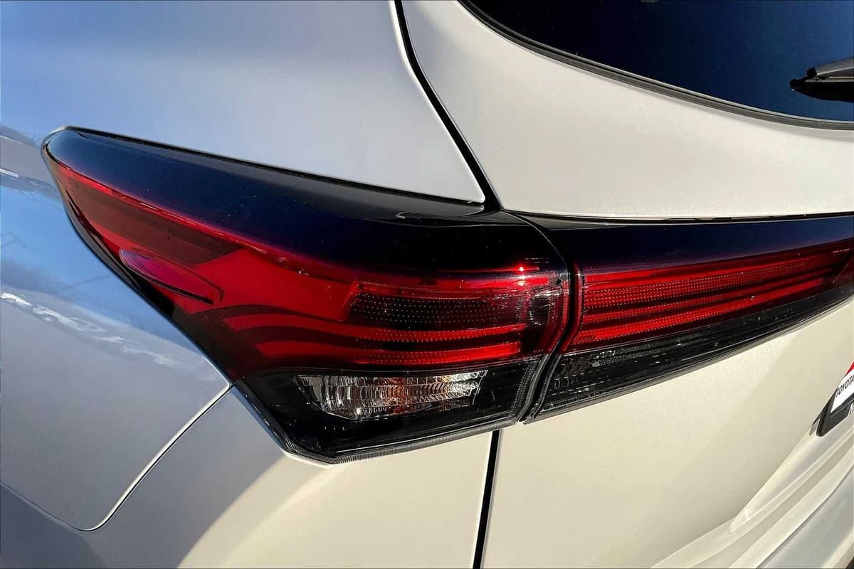 2023 Toyota Highlander - Image 27