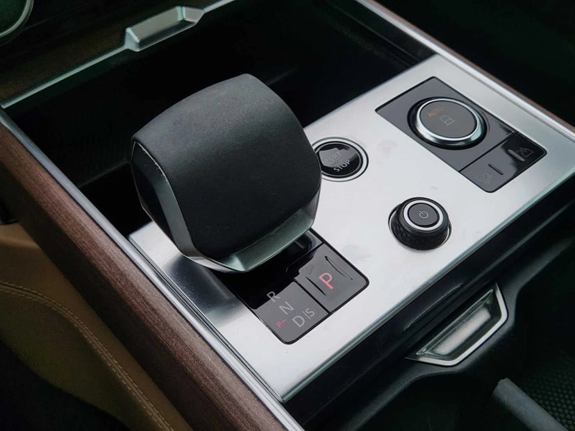 2023 Land Rover Range Rover - Image 18