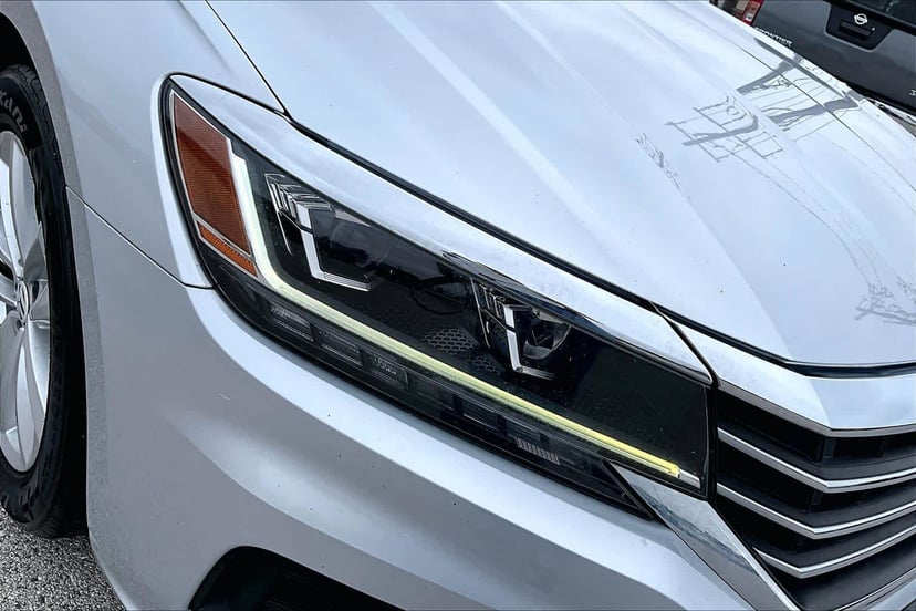 2020 Volkswagen Passat - Image 26