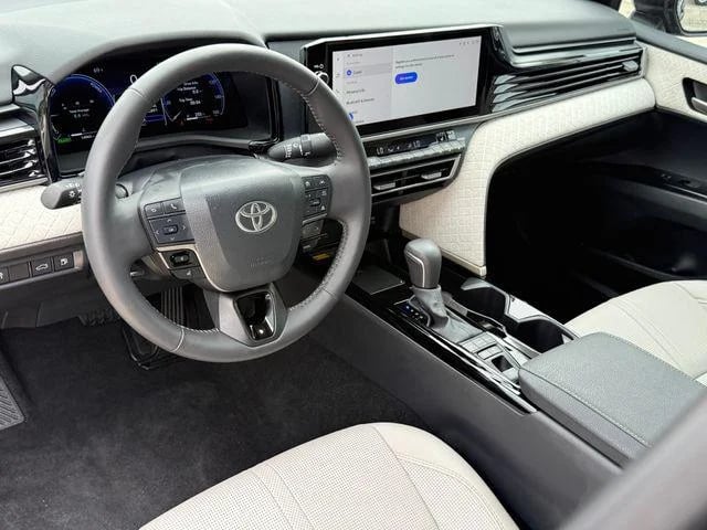 2025 Toyota Camry - Image 38